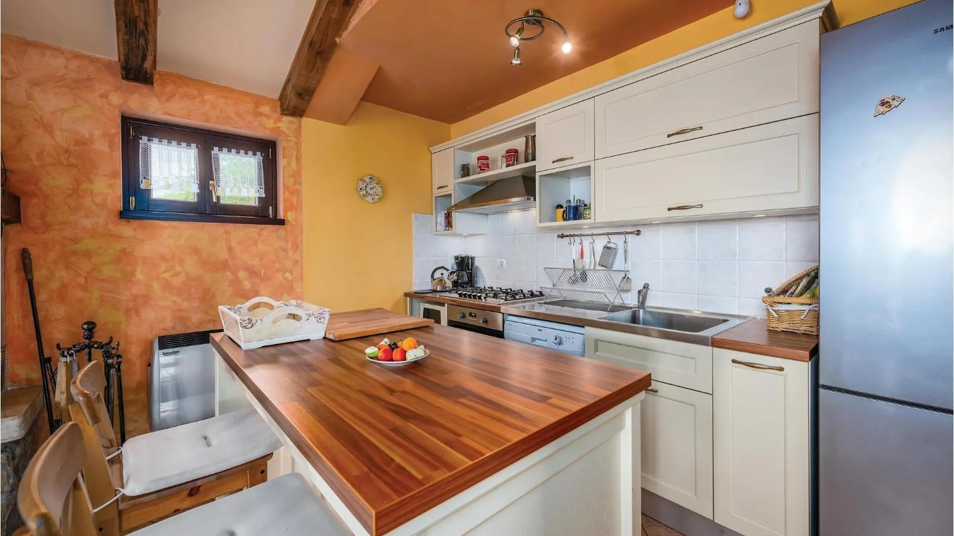 4 Bedroom Amazing Home In Grožnjan Σπίτι διακοπών